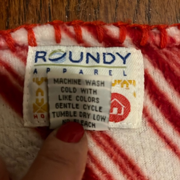 2 Like NEW Roundy Apparel 60”x48” Soft Fleece Holiday Blankets. - Picture 16 of 16